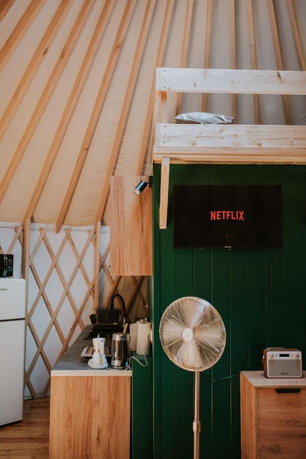 Aloha Glamp - Okragle Domki Przy Rzece - Balia I Sauna - Energylandia Zagornik Exterior foto