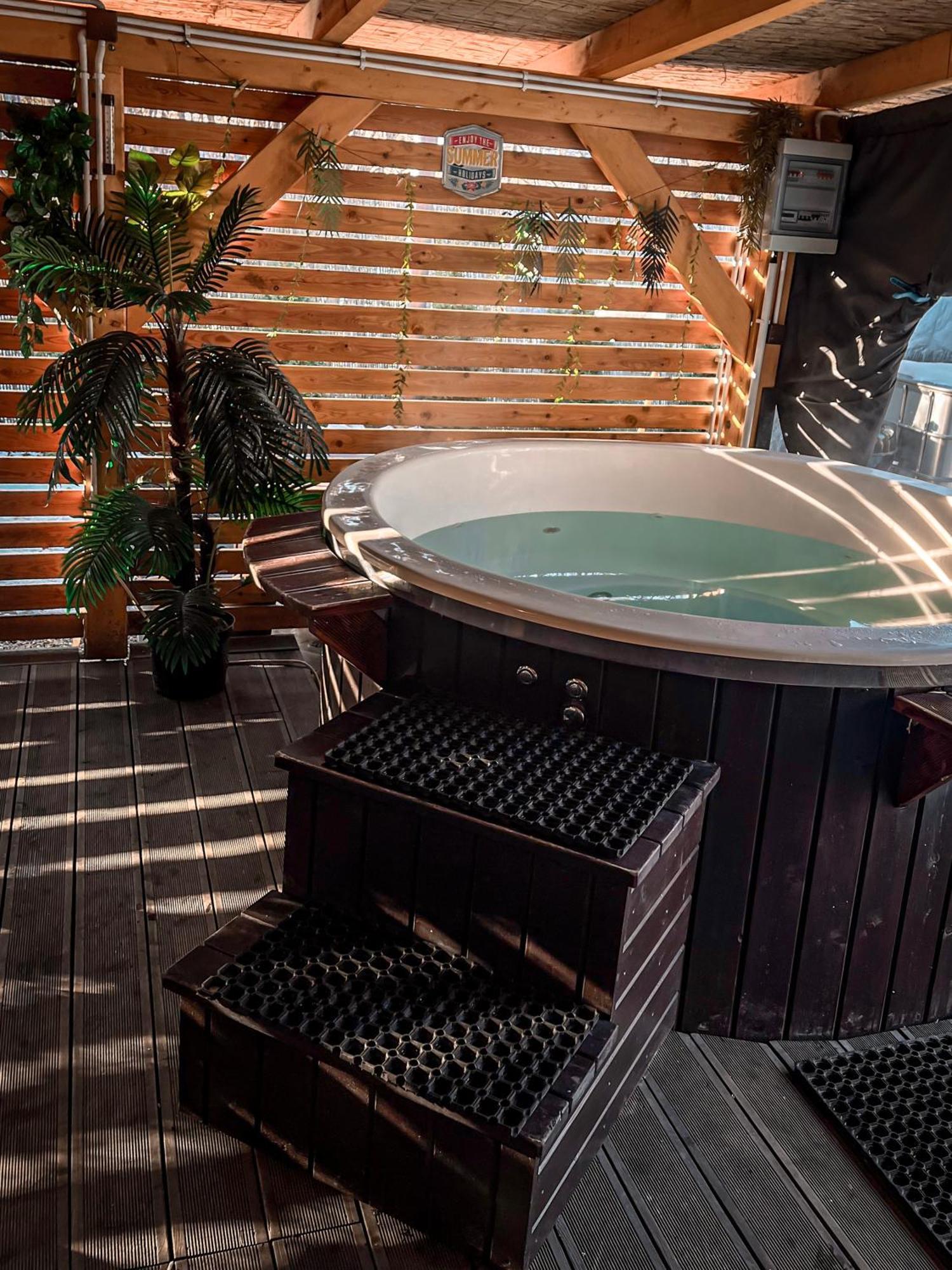 Aloha Glamp - Okragle Domki Przy Rzece - Balia I Sauna - Energylandia Zagornik Exterior foto